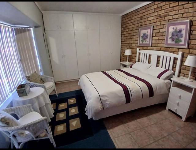 5 BEDROOM HOUSE FOR SALE IN STILBAAI-WES